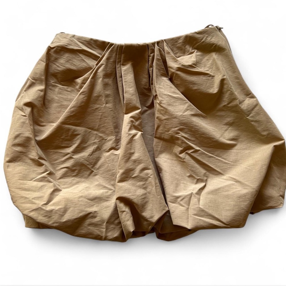 🤎 On-Trend FW2026🤎
Zara—Warm Beige Balloon Mini Skirt with Gathered Waist